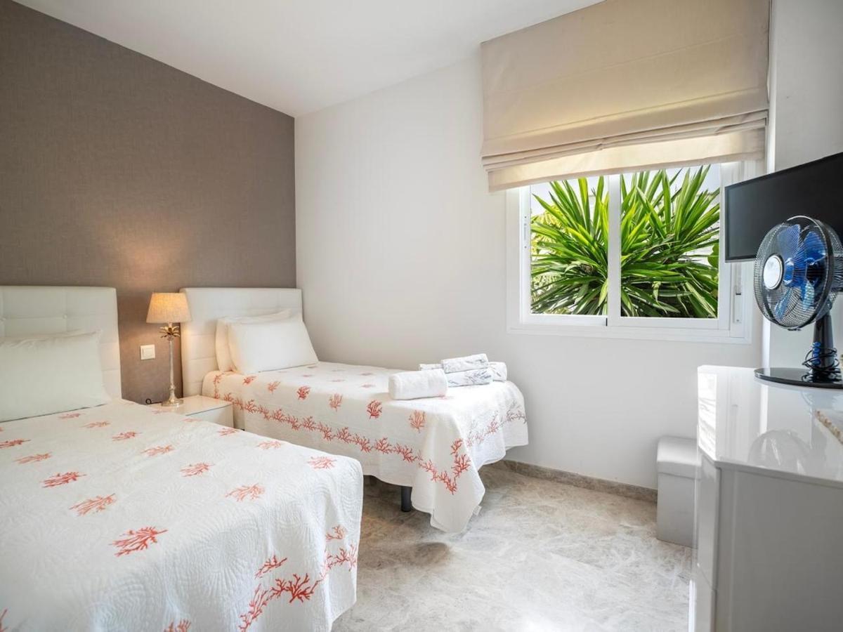 Townhouse In Naranjos *